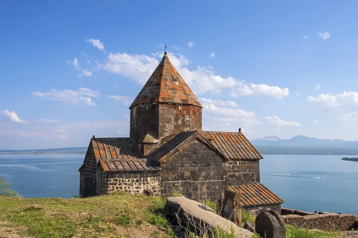 Gerahmter Druck : Armenische Orthodoxe Kirche Sevanavank über See Sevan