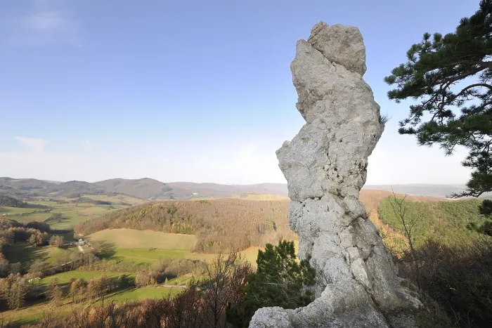Gerahmter Druck : Arnsteiner Felsen, Triestingtal-Tal. Gerahmter Druck : Arnsteiner Felsen, Triestingtal-Tal.