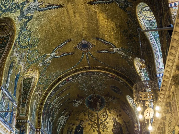 Gerahmter Druck : Kunstwerke an der Wand von Westminster Cathedral Gerahmter Druck : Kunstwerke an der Wand von Westminster Cathedral