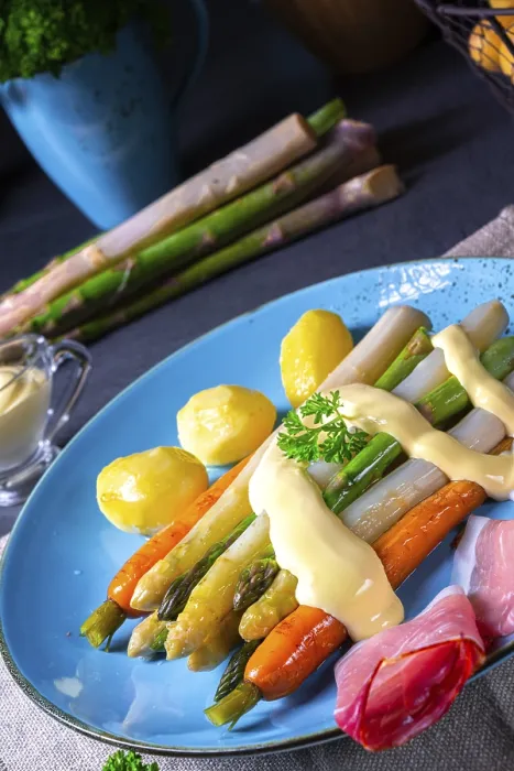 Gerahmter Druck : Spargel mit Schwarzwälder Schinken. Gerahmter Druck : Spargel mit Schwarzwälder Schinken.