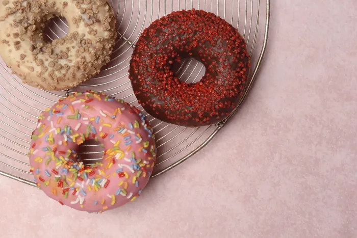 Gerahmter Druck : Assortierte Donuts mit Glasur Gerahmter Druck : Assortierte Donuts mit Glasur
