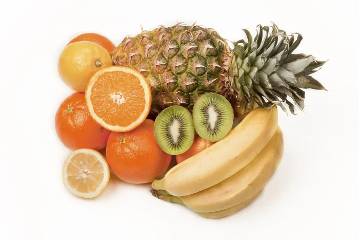 Gerahmter Druck : Gemischte Früchte, Ananas, Kiwi Gerahmter Druck : Gemischte Früchte, Ananas, Kiwi