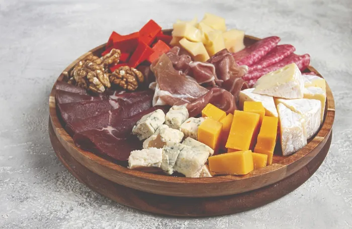 Gerahmter Druck : Sortiment von Käse- und Fleischscheiben Gerahmter Druck : Sortiment von Käse- und Fleischscheiben