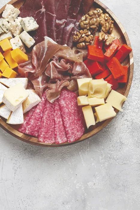 Gerahmter Druck : Sortiment an Käse- und Fleischschnitten Gerahmter Druck : Sortiment an Käse- und Fleischschnitten