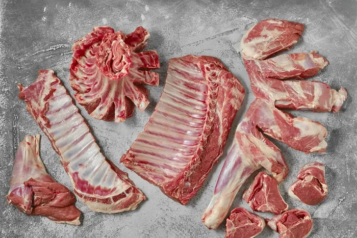 Gerahmter Druck : Sortiment von Lamm-Prime-Cuts, Oberansicht. Gerahmter Druck : Sortiment von Lamm-Prime-Cuts, Oberansicht.
