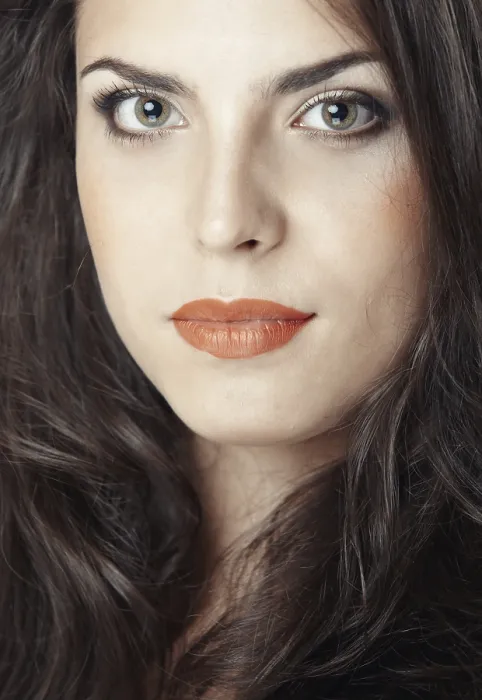 Gerahmter Druck : Attraktive Dame mit perfektem Make-up. Gerahmter Druck : Attraktive Dame mit perfektem Make-up.