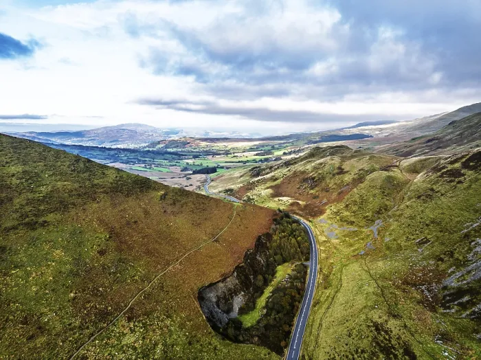 Gerahmter Druck : Herbstfarben über Mach Loop von einem Drohnen. Gerahmter Druck : Herbstfarben über Mach Loop von einem Drohnen.
