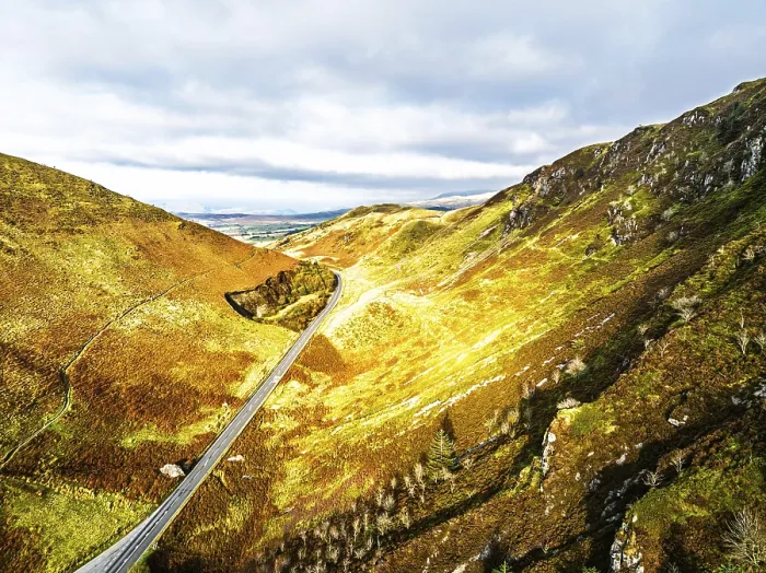 Gerahmter Druck : Herbstfarben über Mach Loop von einem Drohnen. Gerahmter Druck : Herbstfarben über Mach Loop von einem Drohnen.