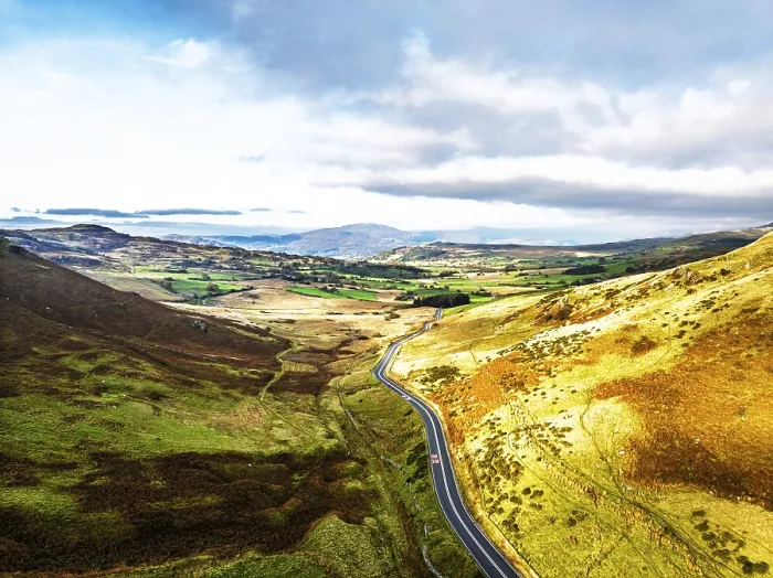 Gerahmter Druck : Herbstfarben über Mach Loop von einem Drohnen. Gerahmter Druck : Herbstfarben über Mach Loop von einem Drohnen.