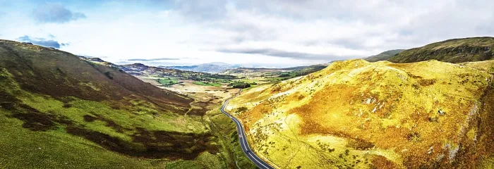 Gerahmter Druck : Herbstfarben über Mach Loop von einem Drohnen. Gerahmter Druck : Herbstfarben über Mach Loop von einem Drohnen.