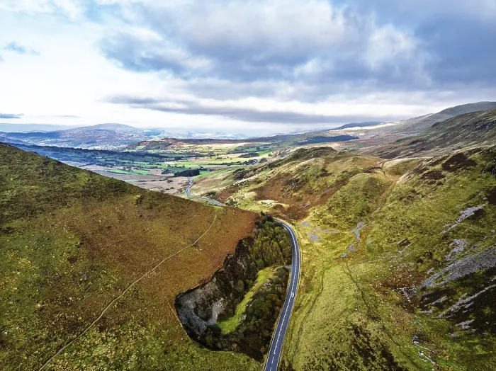 Gerahmter Druck : Herbstfarben über Mach Loop aus einer Drohne. Gerahmter Druck : Herbstfarben über Mach Loop aus einer Drohne.