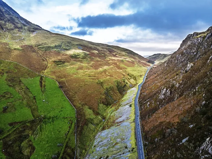 Gerahmter Druck : Herbstfarben über Mach Loop von einem Drohnen. Gerahmter Druck : Herbstfarben über Mach Loop von einem Drohnen.