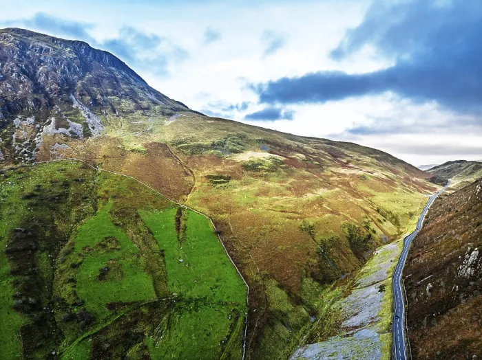 Gerahmter Druck : Herbstfarben über Mach Loop aus einem Drohnen. Gerahmter Druck : Herbstfarben über Mach Loop aus einem Drohnen.