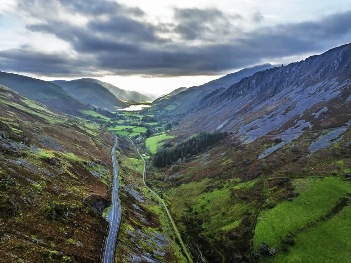 Gerahmter Druck : Herbstfarben über Mach Loop von einem Drohnen. Gerahmter Druck : Herbstfarben über Mach Loop von einem Drohnen.
