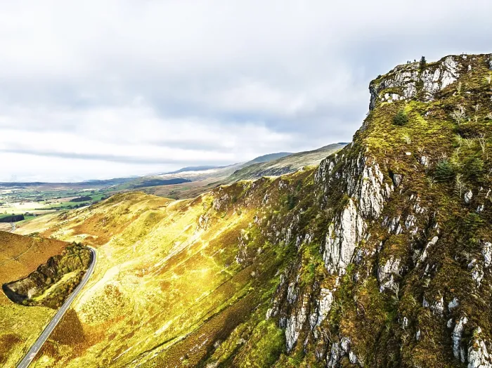 Gerahmter Druck : Herbstfarben über Mach Loop von einem Drohnen. Gerahmter Druck : Herbstfarben über Mach Loop von einem Drohnen.