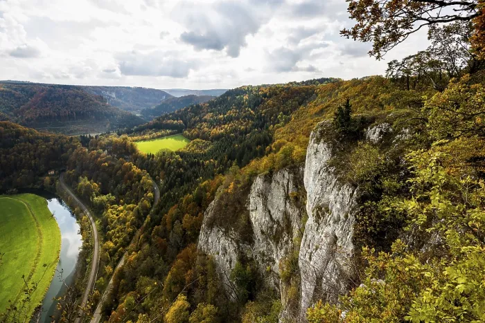 Gerahmter Druck : Herbstlicher Wald, Eichfelsen-Blickpunkt Gerahmter Druck : Herbstlicher Wald, Eichfelsen-Blickpunkt