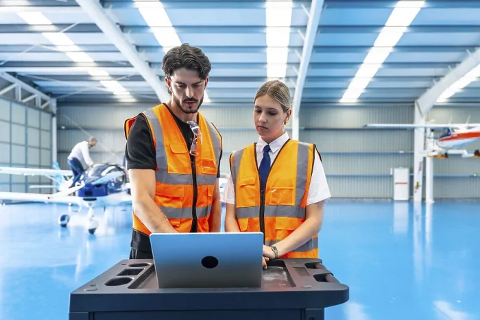 Gerahmter Druck : Luftfahrtprofis kooperieren. Gerahmter Druck : Luftfahrtprofis kooperieren.