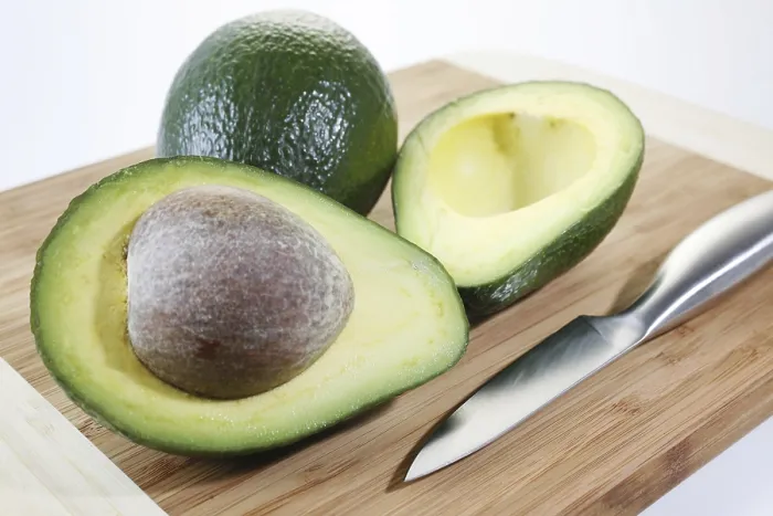 Gerahmter Druck : Hälfte einer Avocado Gerahmter Druck : Hälfte einer Avocado