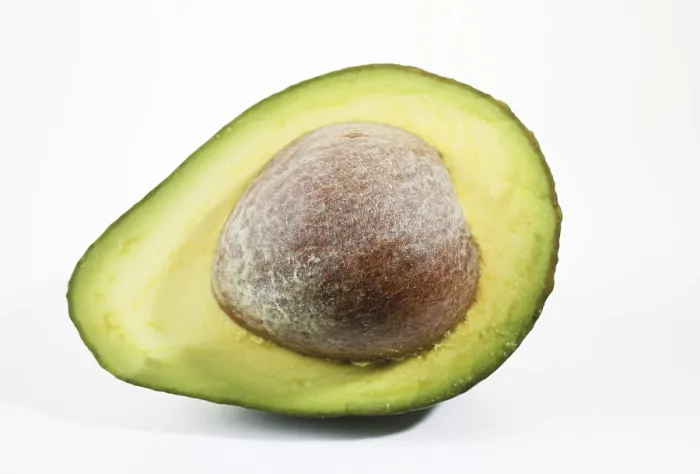 Gerahmter Druck : Avocado, halbiert. Gerahmter Druck : Avocado, halbiert.