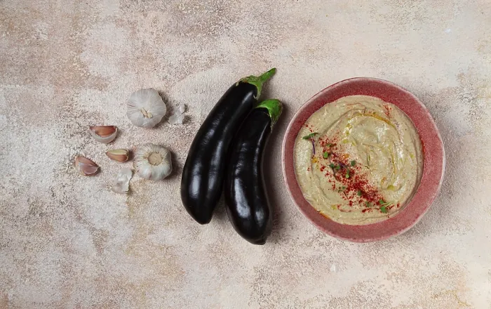 Gerahmter Druck : Babaganoush, Auberginen-Vorspeise Gerahmter Druck : Babaganoush, Auberginen-Vorspeise