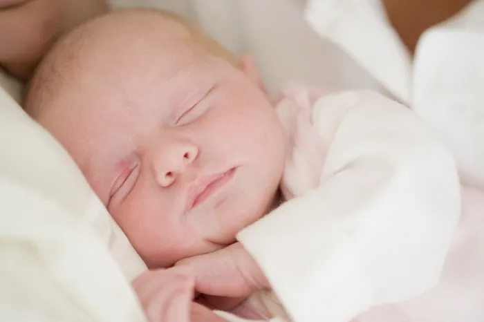 Gerahmter Druck : Baby, 2 Wochen, schlafen. Gerahmter Druck : Baby, 2 Wochen, schlafen.