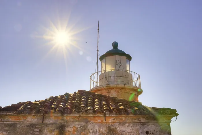 Gerahmter Druck : Hintergrundbeleuchtung, Sonne als Stern, Leuchtturm. Gerahmter Druck : Hintergrundbeleuchtung, Sonne als Stern, Leuchtturm.