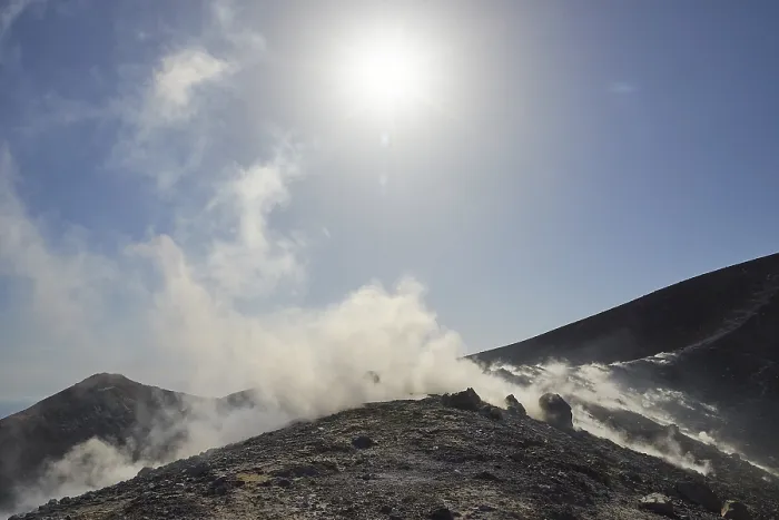 Gerahmter Druck : Hintergrundbeleuchtung, Sonne als Stern, Rauchschaden. Gerahmter Druck : Hintergrundbeleuchtung, Sonne als Stern, Rauchschaden.