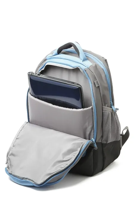 Gerahmter Druck : Rucksack mit einem Laptop darin, auf weißem Hintergrund isoliert. Gerahmter Druck : Rucksack mit einem Laptop darin, auf weißem Hintergrund isoliert.