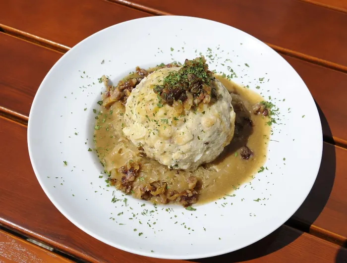 Gerahmter Druck : Bacon-Dumpling mit Sauerkraut Gerahmter Druck : Bacon-Dumpling mit Sauerkraut