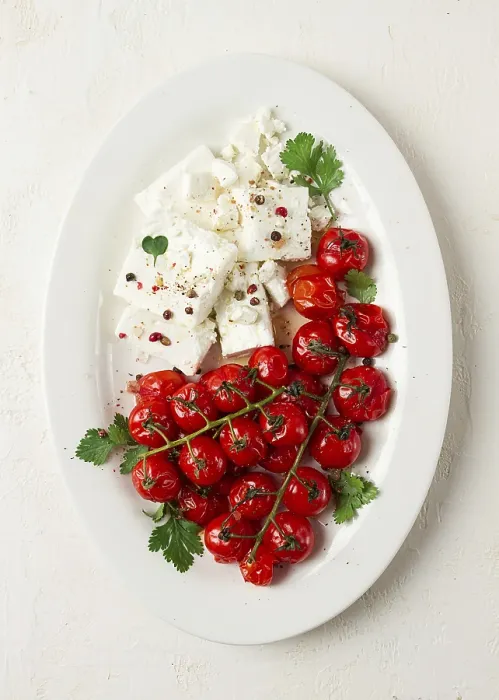 Gerahmter Druck : Gekochte Kirschtomaten mit Käse. Gerahmter Druck : Gekochte Kirschtomaten mit Käse.