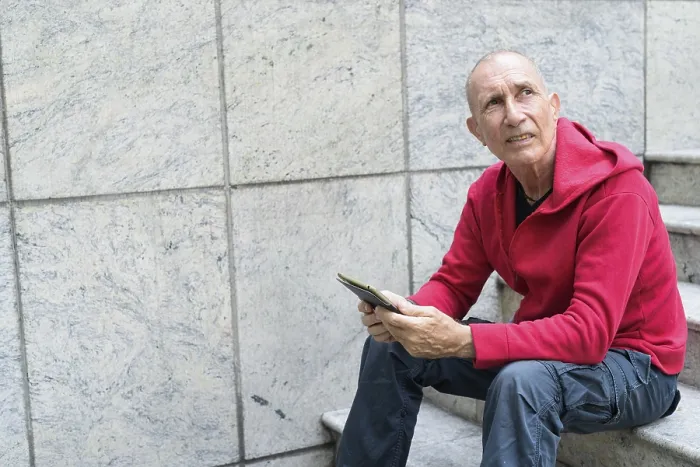 Gerahmter Druck : Sobald der Senior nachdenkt. Gerahmter Druck : Sobald der Senior nachdenkt.