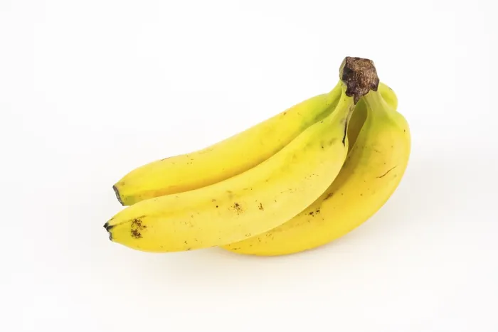 Gerahmter Druck : Bananen, Studioaufnahme, weißer Hintergrund. Gerahmter Druck : Bananen, Studioaufnahme, weißer Hintergrund.
