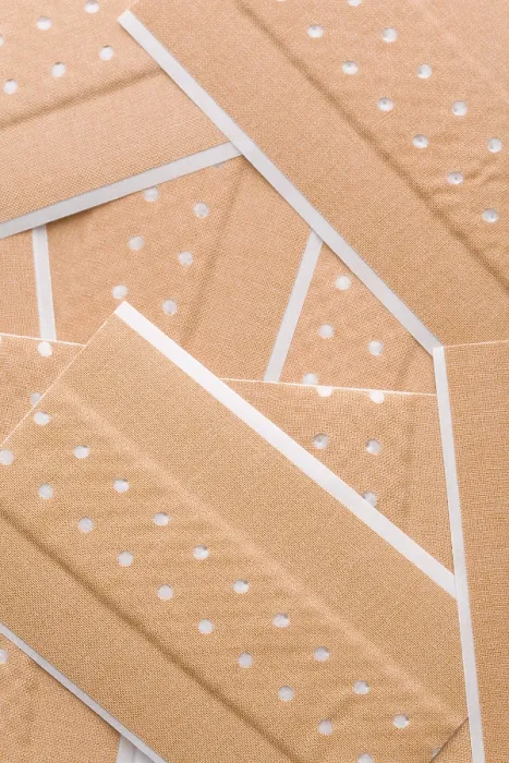 Gerahmter Druck : Band-aids Gerahmter Druck : Band-aids