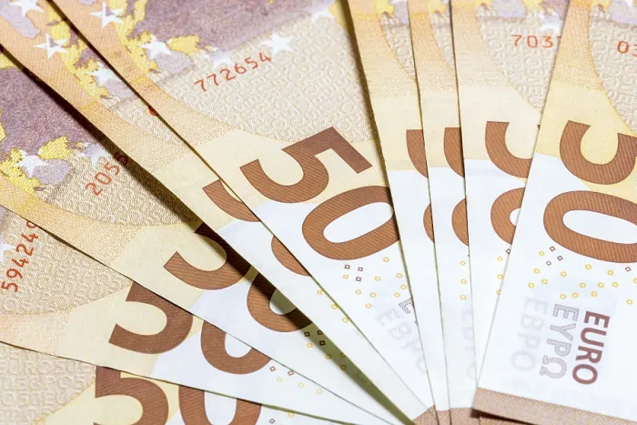 Gerahmter Druck : Scheine, Scheine, 50-Euro-Scheine. Gerahmter Druck : Scheine, Scheine, 50-Euro-Scheine.