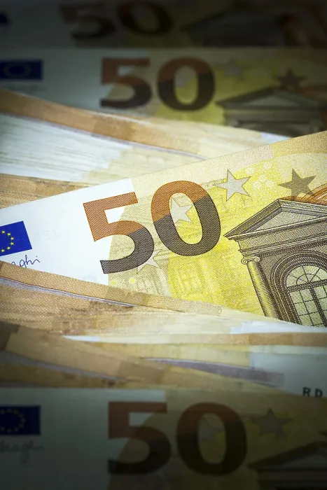 Gerahmter Druck : Scheine, Scheine, 50-Euro-Scheine. Gerahmter Druck : Scheine, Scheine, 50-Euro-Scheine.