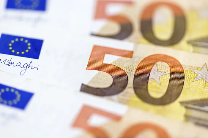 Gerahmter Druck : Scheine, Scheine, 50 Euro-Scheine. Gerahmter Druck : Scheine, Scheine, 50 Euro-Scheine.