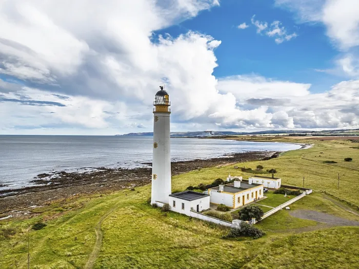 Gerahmter Druck : Barns Ness Leuchtturm aus einer Drohne. Gerahmter Druck : Barns Ness Leuchtturm aus einer Drohne.