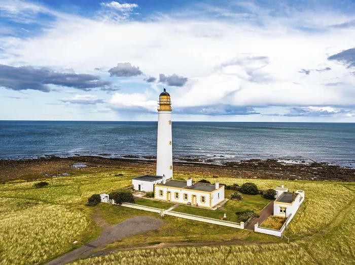 Gerahmter Druck : Barns Ness Leuchtturm aus einer Drohne. Gerahmter Druck : Barns Ness Leuchtturm aus einer Drohne.