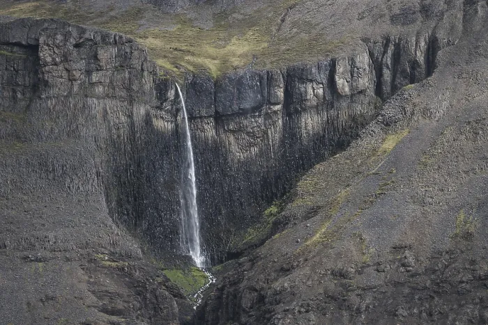 Gerahmter Druck : Basalt-Säulen, Hvammsfoss-Wasserfall Gerahmter Druck : Basalt-Säulen, Hvammsfoss-Wasserfall