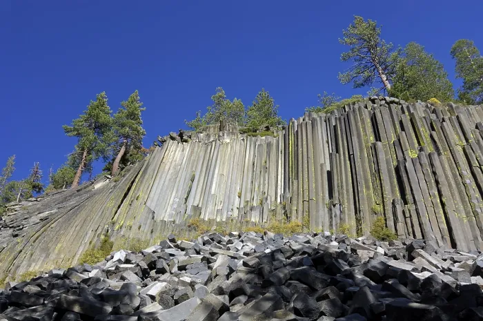 Gerahmter Druck : Basalt-Säulen am Mammoth Lake. Gerahmter Druck : Basalt-Säulen am Mammoth Lake.