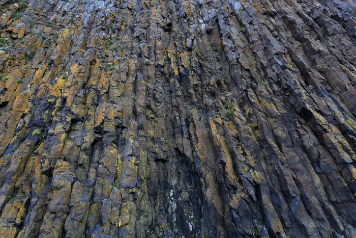 Gerahmter Druck : Basalt-Säulen in Stykkisholmur. Gerahmter Druck : Basalt-Säulen in Stykkisholmur.