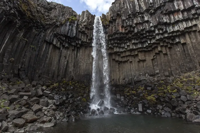 Gerahmter Druck : Basalt-Säulen, Svartifoss-Wasserfall Gerahmter Druck : Basalt-Säulen, Svartifoss-Wasserfall