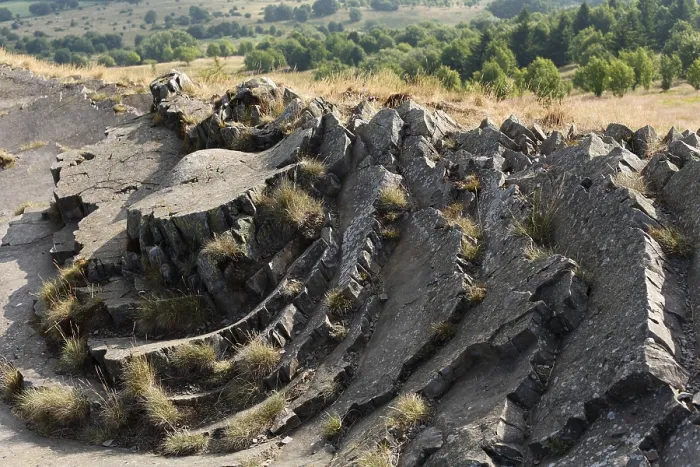 Gerahmter Druck : Basaltformation auf dem Gipfel der Abtsrodaer Kuppe. Gerahmter Druck : Basaltformation auf dem Gipfel der Abtsrodaer Kuppe.