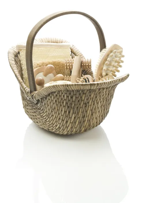 Gerahmter Druck : Korb mit Badezubehör. Gerahmter Druck : Korb mit Badezubehör.