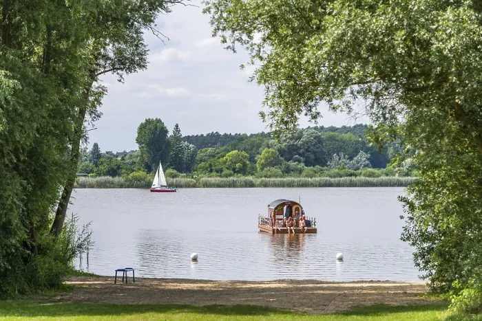 Gerahmter Druck : Badebereich mit Strand am Beetzsee. Gerahmter Druck : Badebereich mit Strand am Beetzsee.