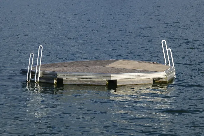 Gerahmter Druck : Badeinsel am Forggensee Gerahmter Druck : Badeinsel am Forggensee