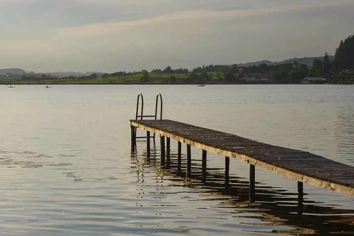 Gerahmter Druck : Badekai am Hopfensee Gerahmter Druck : Badekai am Hopfensee