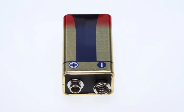 Gerahmter Druck : Neun-Volt-Block-Batterie Gerahmter Druck : Neun-Volt-Block-Batterie