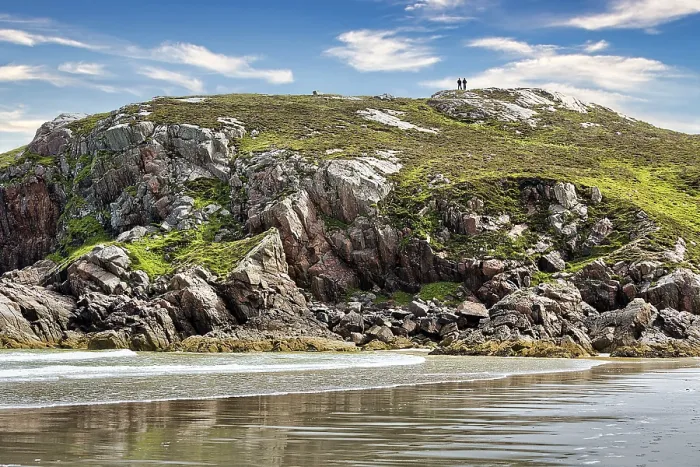 Gerahmter Druck : Bucht mit Felsen und Sandstrand. Gerahmter Druck : Bucht mit Felsen und Sandstrand.