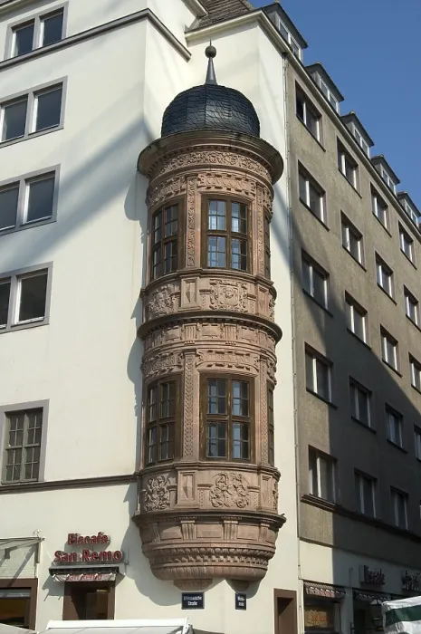 Gerahmter Druck : Balkonfenster Leipzig Deutschland Gerahmter Druck : Balkonfenster Leipzig Deutschland